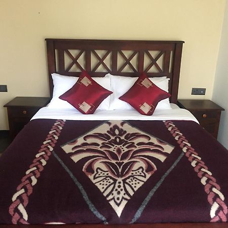 Suriya Guest Hotel Nuwara Eliya Ngoại thất bức ảnh