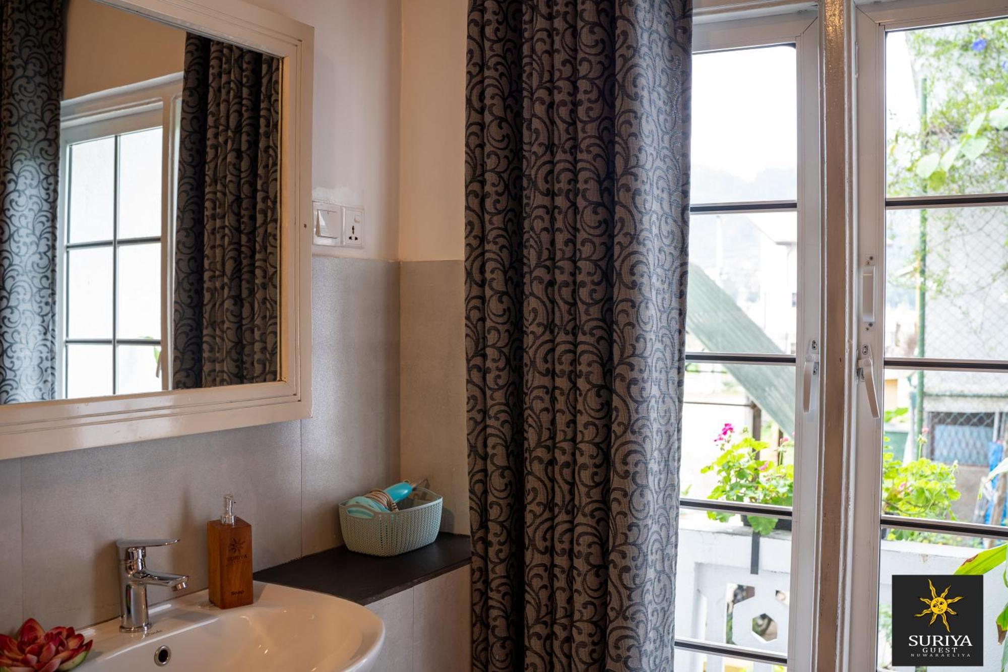 Suriya Guest Hotel Nuwara Eliya Ngoại thất bức ảnh